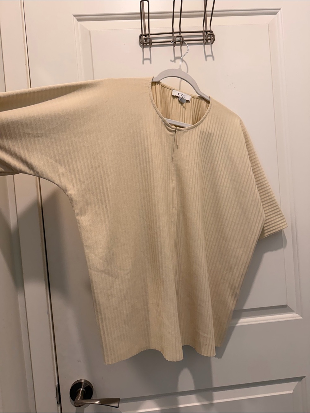 COS Pleated Half-Zip
Oversized Top Beige Size L